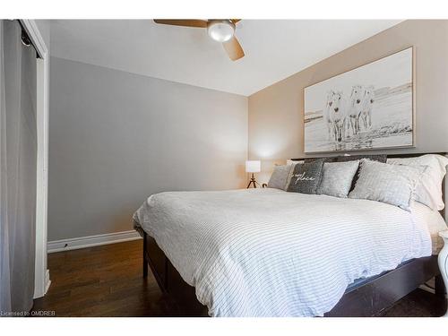 583 Turner Drive, Burlington, ON - Indoor Photo Showing Bedroom