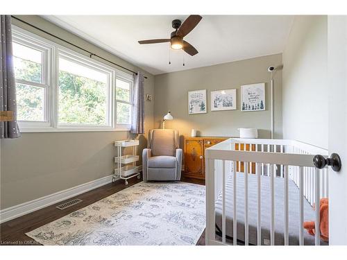 583 Turner Drive, Burlington, ON - Indoor Photo Showing Bedroom