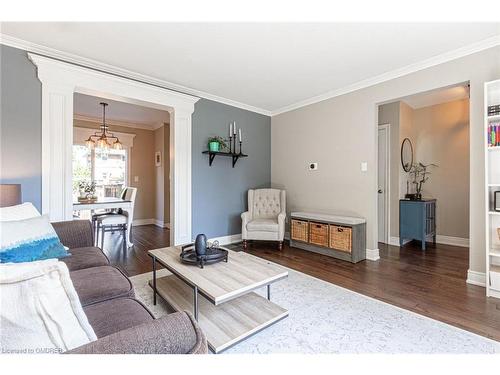 583 Turner Drive, Burlington, ON - Indoor Photo Showing Living Room