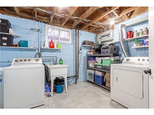 583 Turner Drive, Burlington, ON - Indoor Photo Showing Laundry Room