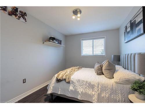 19 Foxtrot Drive, Hamilton, ON - Indoor Photo Showing Bedroom