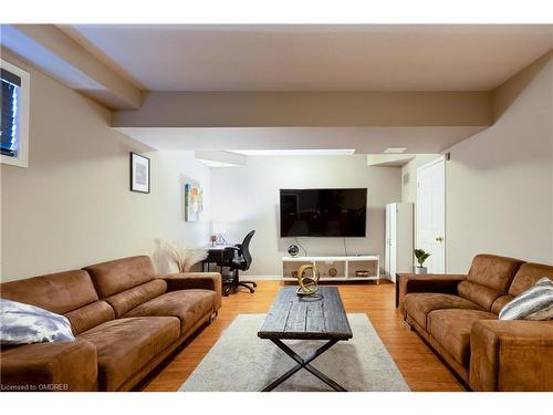 19 Foxtrot Drive, Hamilton, ON - Indoor Photo Showing Living Room