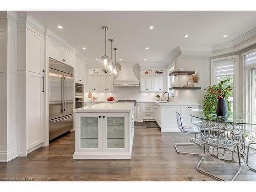 2240 Pine Glen Road, Oakville, ON - Indoor Photo Showing Kitchen With Upgraded Kitchen