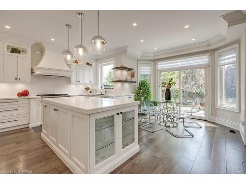 2240 Pine Glen Road, Oakville, ON - Indoor Photo Showing Kitchen With Upgraded Kitchen