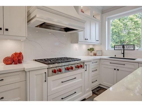 2240 Pine Glen Road, Oakville, ON - Indoor Photo Showing Kitchen With Upgraded Kitchen