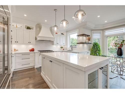 2240 Pine Glen Road, Oakville, ON - Indoor Photo Showing Kitchen With Upgraded Kitchen