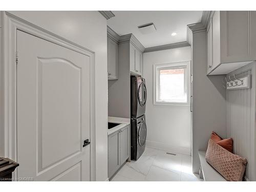 2240 Pine Glen Road, Oakville, ON - Indoor Photo Showing Laundry Room