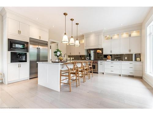 604 Maplehurst Avenue, Oakville, ON - Indoor Photo Showing Kitchen With Upgraded Kitchen