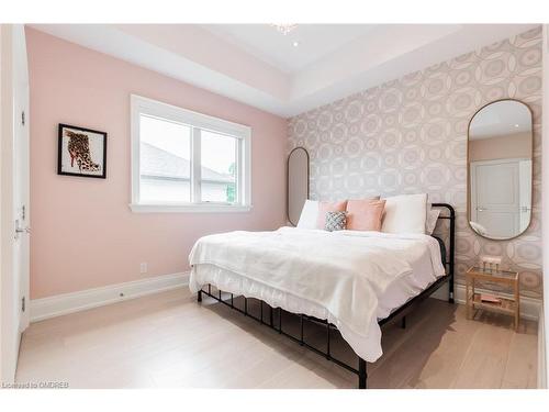 604 Maplehurst Avenue, Oakville, ON - Indoor Photo Showing Bedroom