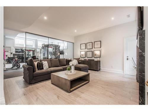 604 Maplehurst Avenue, Oakville, ON - Indoor Photo Showing Living Room