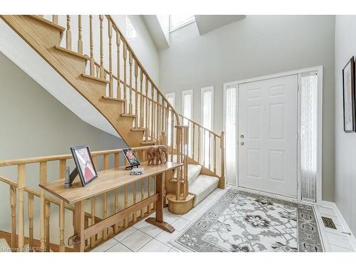 1301 Mapleridge Crescent, Oakville, ON - Indoor Photo Showing Other Room