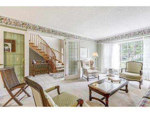 1301 Mapleridge Crescent, Oakville, ON - Indoor Photo Showing Living Room