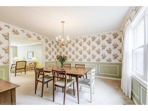 1301 Mapleridge Crescent, Oakville, ON - Indoor Photo Showing Dining Room