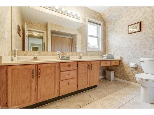 1301 Mapleridge Crescent, Oakville, ON - Indoor Photo Showing Bathroom