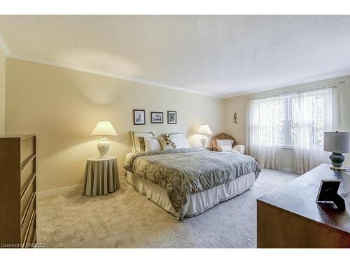 1301 Mapleridge Crescent, Oakville, ON - Indoor Photo Showing Bedroom