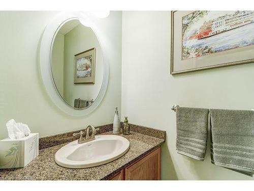 1301 Mapleridge Crescent, Oakville, ON - Indoor Photo Showing Bathroom