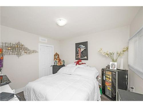 625 Sims Avenue, Fort Erie, ON - Indoor Photo Showing Bedroom