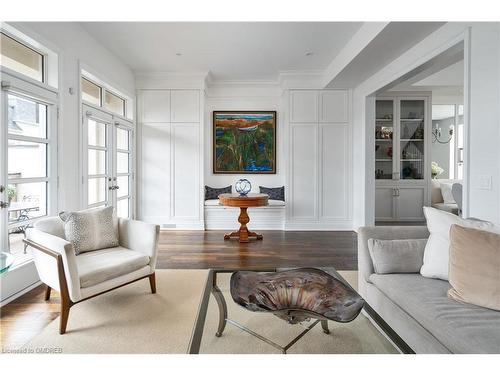 218 Dorval Drive, Oakville, ON - Indoor Photo Showing Living Room