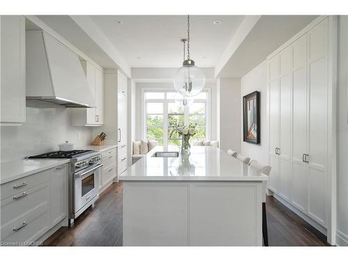 218 Dorval Drive, Oakville, ON - Indoor Photo Showing Kitchen With Upgraded Kitchen