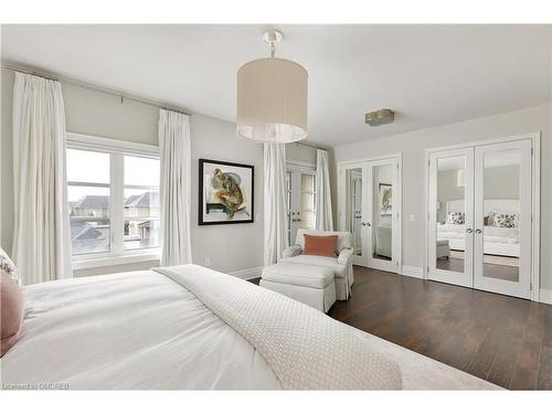 218 Dorval Drive, Oakville, ON - Indoor Photo Showing Bedroom