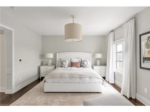 218 Dorval Drive, Oakville, ON - Indoor Photo Showing Bedroom