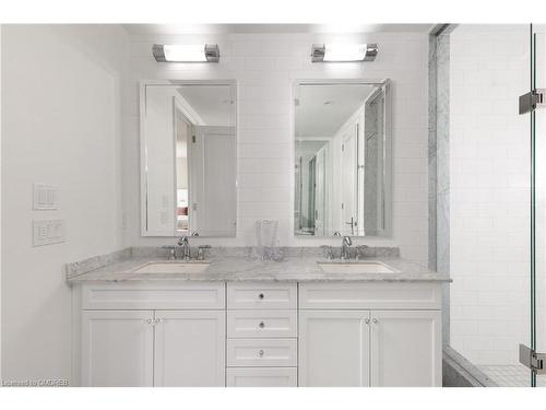 218 Dorval Drive, Oakville, ON - Indoor Photo Showing Bathroom