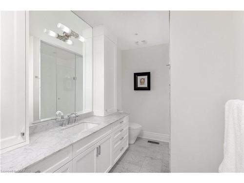 218 Dorval Drive, Oakville, ON - Indoor Photo Showing Bathroom