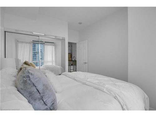 2806-388 Prince Of Wales Drive, Mississauga, ON - Indoor Photo Showing Bedroom