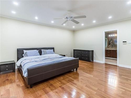 1027 Masters Green, Oakville, ON - Indoor Photo Showing Bedroom