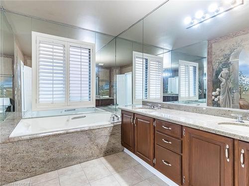 1027 Masters Green, Oakville, ON - Indoor Photo Showing Bathroom