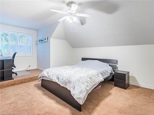 1027 Masters Green, Oakville, ON - Indoor Photo Showing Bedroom