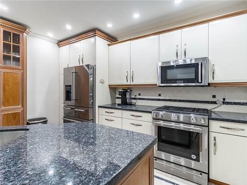 1027 Masters Green, Oakville, ON - Indoor Photo Showing Kitchen