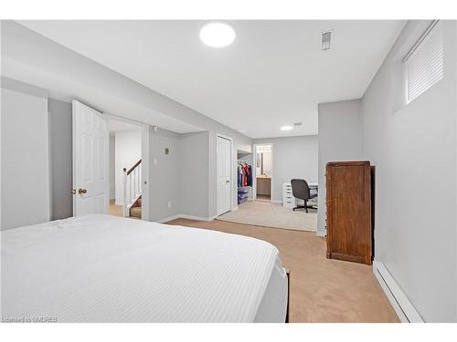 1017 Oak Meadow Road, Oakville, ON - Indoor Photo Showing Bedroom