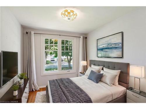 5195 Idlewood Crescent, Burlington, ON - Indoor Photo Showing Bedroom