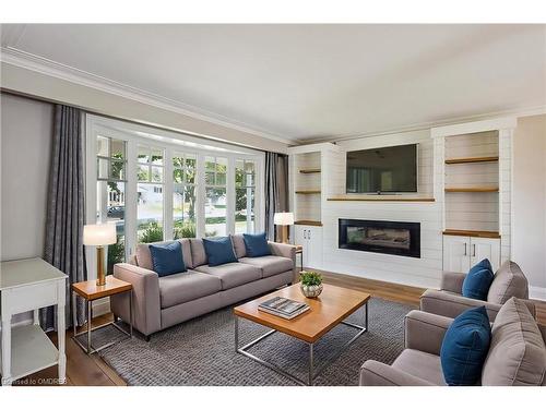 5195 Idlewood Crescent, Burlington, ON - Indoor Photo Showing Living Room With Fireplace