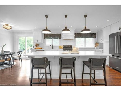 4499 Rogers Road, Burlington, ON - Indoor Photo Showing Kitchen With Upgraded Kitchen