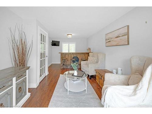 4499 Rogers Road, Burlington, ON - Indoor Photo Showing Living Room