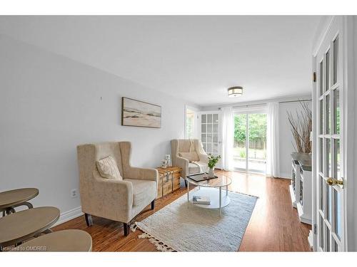 4499 Rogers Road, Burlington, ON - Indoor Photo Showing Living Room