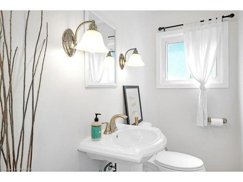 4499 Rogers Road, Burlington, ON - Indoor Photo Showing Bathroom