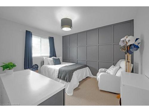 4499 Rogers Road, Burlington, ON - Indoor Photo Showing Bedroom