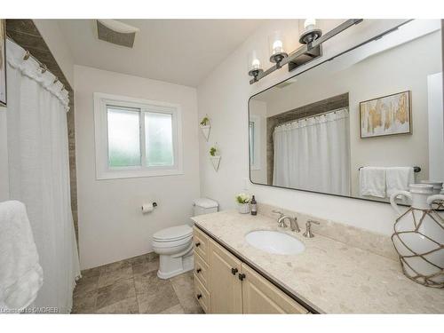 4499 Rogers Road, Burlington, ON - Indoor Photo Showing Bathroom