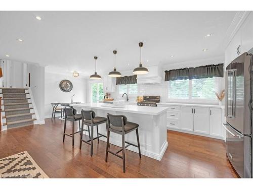 4499 Rogers Road, Burlington, ON - Indoor Photo Showing Kitchen With Upgraded Kitchen