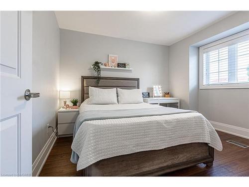 28 Bramcedar Crescent, Brampton, ON - Indoor Photo Showing Bedroom