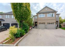 631 Summer Park Crescent  Mississauga, ON L5B 4E8