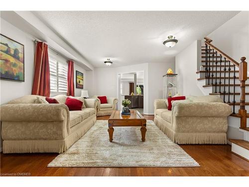 631 Summer Park Crescent, Mississauga, ON - Indoor Photo Showing Living Room