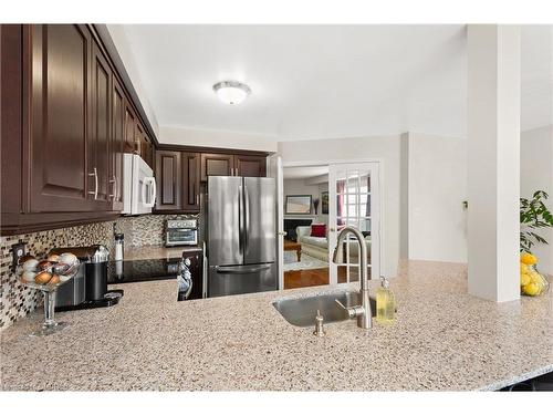 631 Summer Park Crescent, Mississauga, ON - Indoor Photo Showing Kitchen With Stainless Steel Kitchen With Double Sink