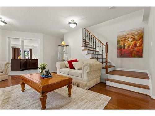 631 Summer Park Crescent, Mississauga, ON - Indoor Photo Showing Living Room