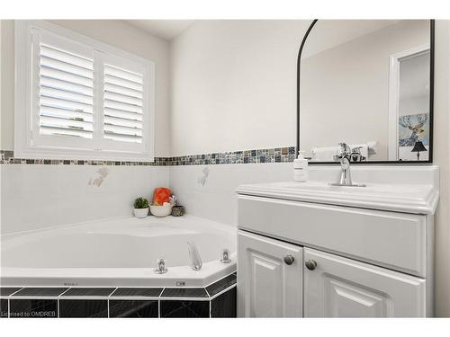 631 Summer Park Crescent, Mississauga, ON - Indoor Photo Showing Bathroom