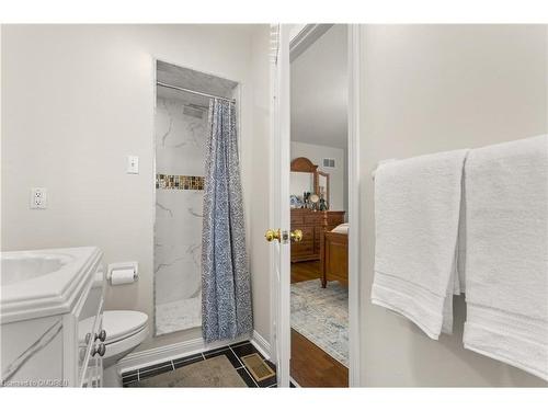 631 Summer Park Crescent, Mississauga, ON - Indoor Photo Showing Bathroom