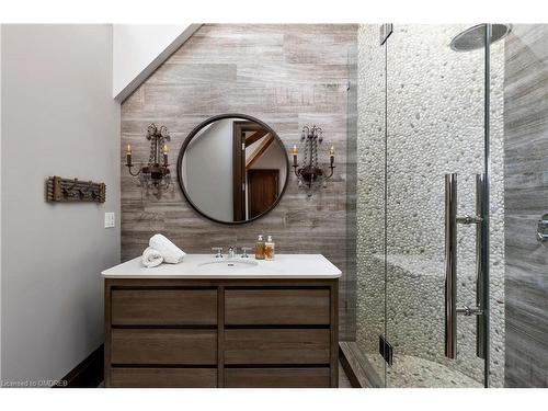 1300 Oak Lane, Mississauga, ON - Indoor Photo Showing Bathroom